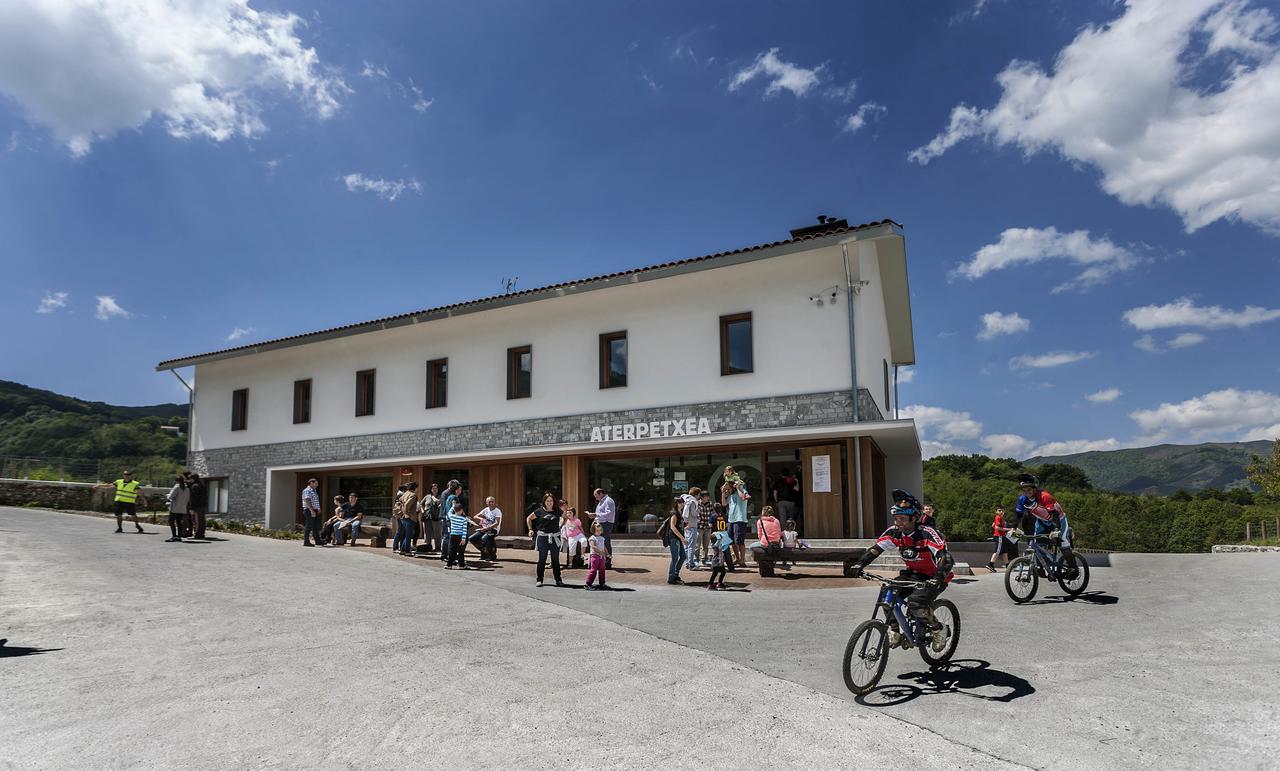 Youth Hostel Non Stop Inn By Irrisarri Land Igantzi Exteriör bild